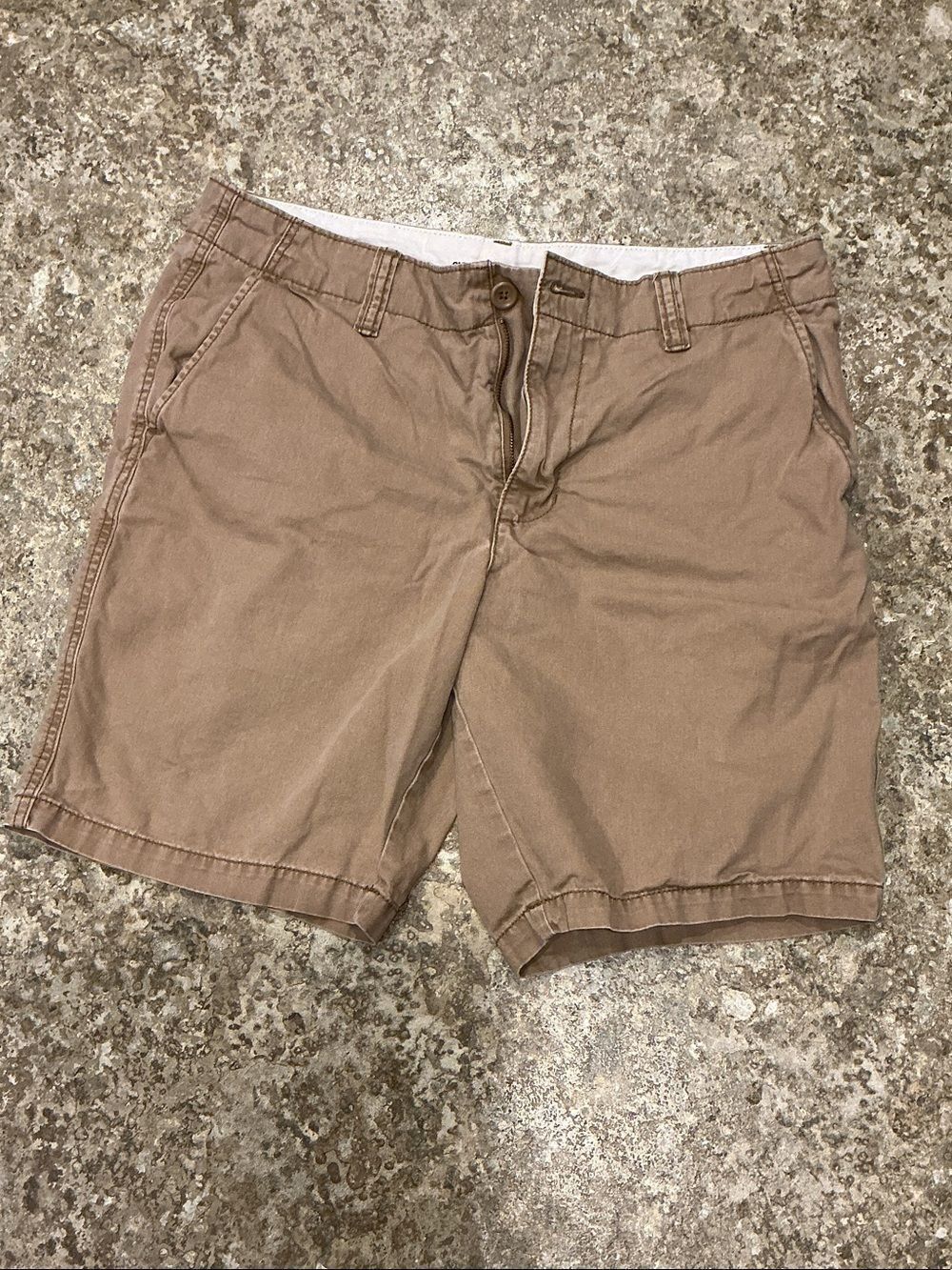 Old Navy Men's Flat Front Chino Shorts in Tan A-14